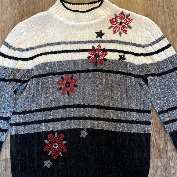 ALFRED DUNNER POINSETTIA KNIT SWEATER (PM) - Picture 3 of 6